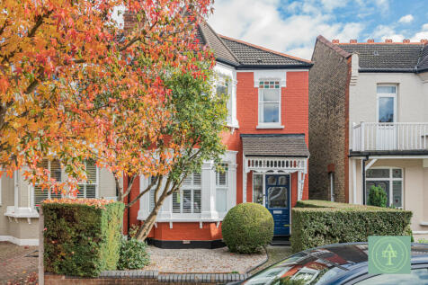Ulleswater Road, Southgate, London, N14 4 bed semi