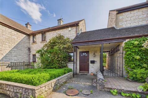 2 bedroom semi-detached house for sale