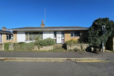 4 bedroom detached bungalow for sale