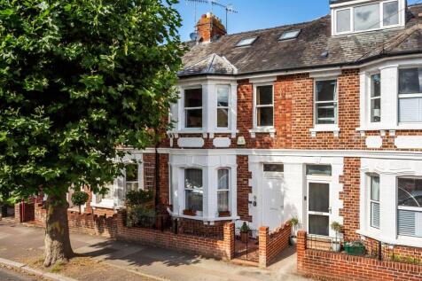 5 bedroom terraced house for sale