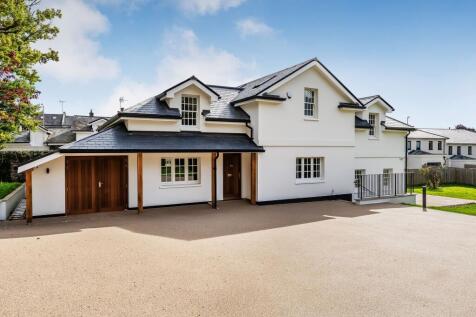 6 bedroom detached house for sale