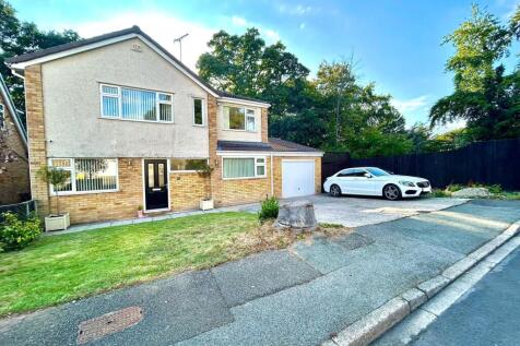 Somerville Close, Bromborough... 4 bed detached house for sale