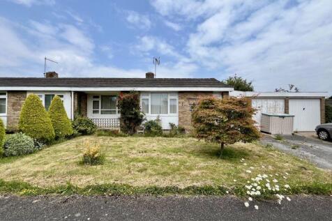 2 bedroom semi-detached bungalow for sale