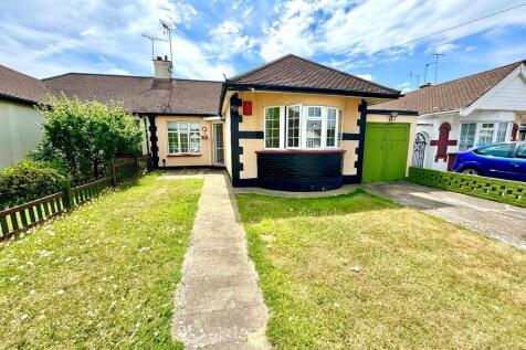 2 bedroom semi-detached bungalow for sale