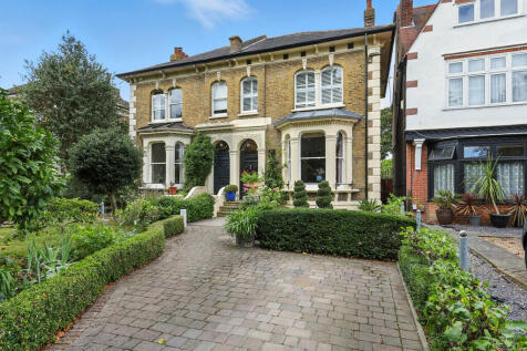 4 bedroom semi-detached house for sale