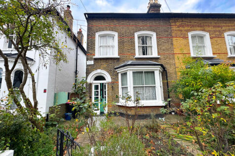 4 bedroom semi-detached house for sale