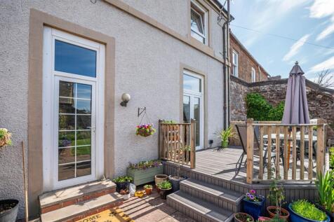 3 bedroom maisonette for sale