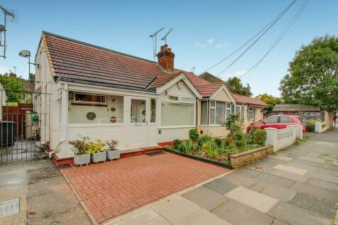 3 bedroom semi-detached bungalow for sale