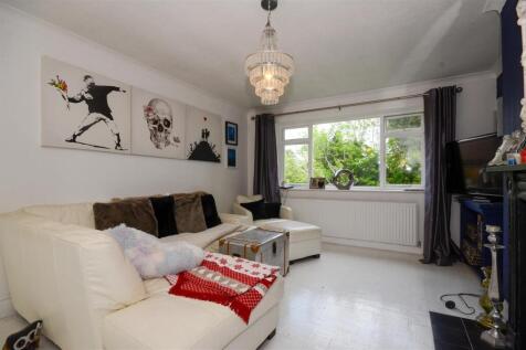 2 bedroom maisonette for sale