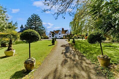 5 bedroom detached house for sale