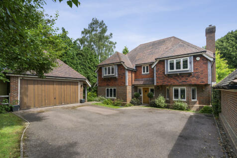 5 bedroom detached house for sale