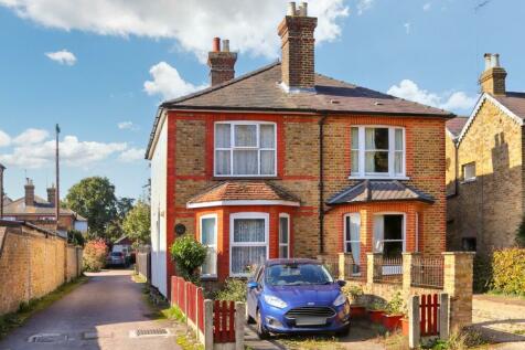 2 bedroom semi-detached house for sale