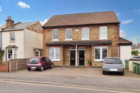 Beauchamp Road, West Molesey KT8 2 bed flat for sale