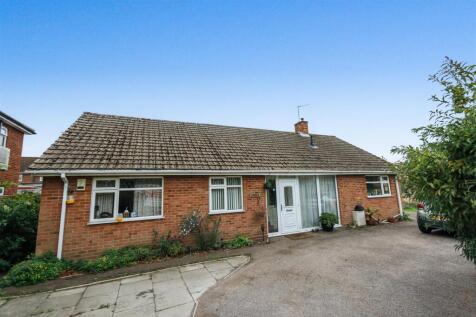 Stockbridge Road, Shefford, Beds 3 bed detached bungalow for sale