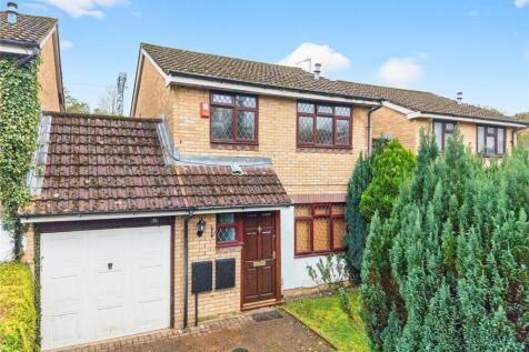 3 bedroom link detached house for sale