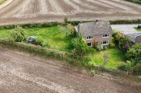 8 Shackerley Lane, Albrighton. WV7 3AB 3 bed detached house for sale