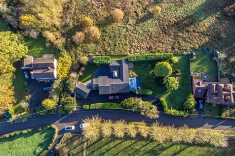 Brackenridge, 39 Park Lane, Shifnal.... 4 bed detached house for sale