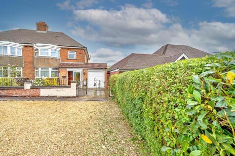 Rugeley Road, Chase Terrace... 3 bed semi