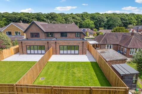4 bedroom semi-detached house for sale