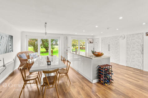 Wix Road, Manningtree 5 bed detached bungalow for sale