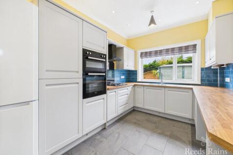4 bedroom semi-detached house for sale