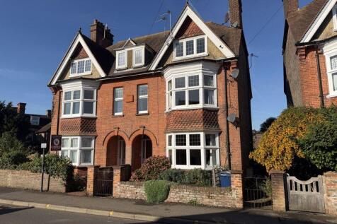2 Rowland Road, Cranleigh 1 bed apartment for sale