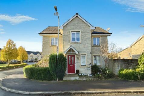 4 bedroom end of terrace house for sale