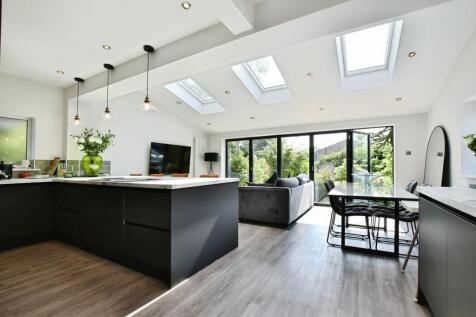 Birch Drive, Stockport SK7 3 bed detached house for sale