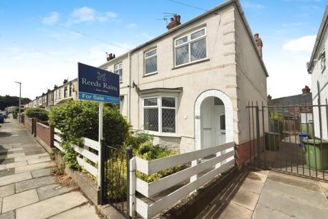 Elm Avenue, Lincolnshire DN34 3 bed semi