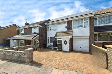 Kennermont Road, Staffordshire ST2 3 bed terraced house for sale