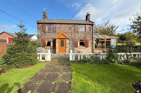 Brookhouse Lane, Staffordshire ST2 3 bed detached house for sale