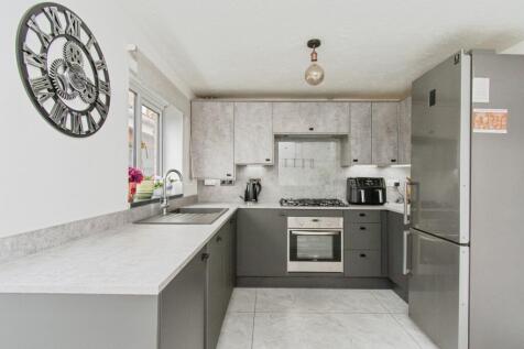 Fitzgerald Close, West Yorkshire WF10 3 bed detached house for sale