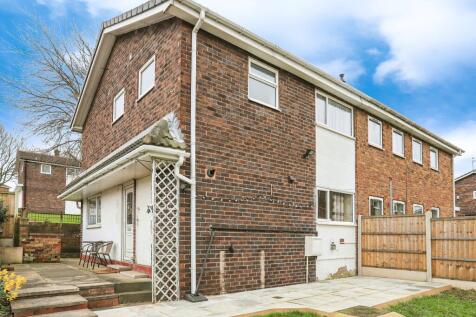 Pine Close, West Yorkshire WF10 2 bed semi