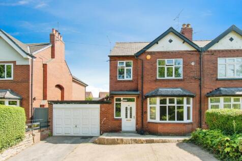 Pontefract Road, West Yorkshire WF10 3 bed semi