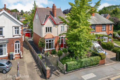 Austhorpe Road, West Yorkshire LS15 6 bed detached house for sale