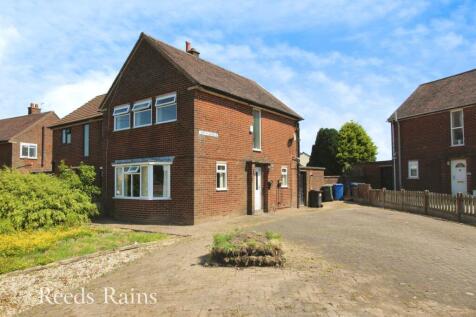 Larch Avenue, Lancashire PR6 3 bed semi