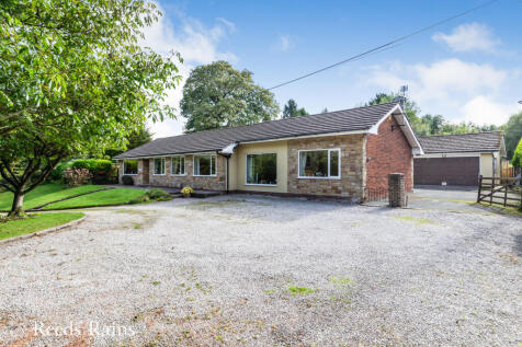 Blackburn Road, Chorley PR6 5 bed bungalow for sale