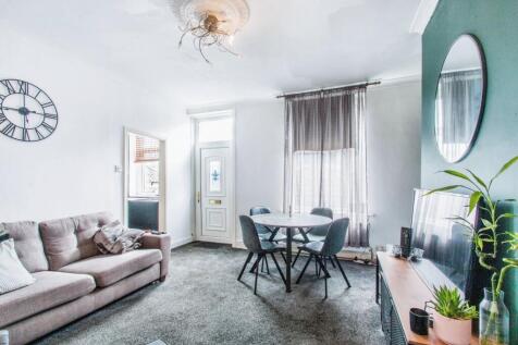 Britannia Road, Leeds LS27 2 bed terraced house for sale