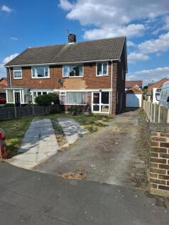 Kingsway Close, West Yorkshire WF5 3 bed semi