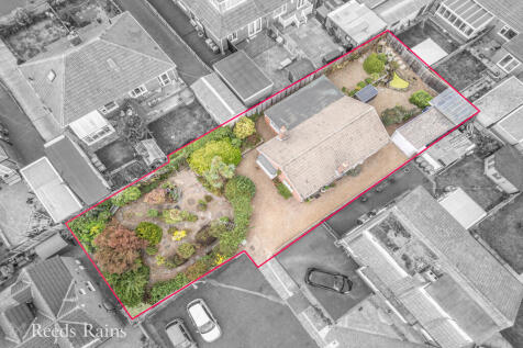 Greenfield Road, West Yorkshire WF5 4 bed bungalow for sale