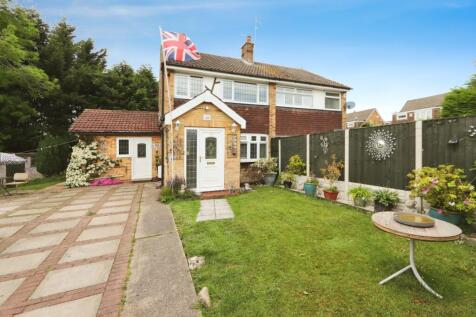 3 bedroom semi-detached house for sale