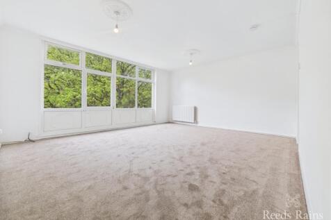 Cheveley Park Shopping Centre, Durham... 2 bed apartment for sale