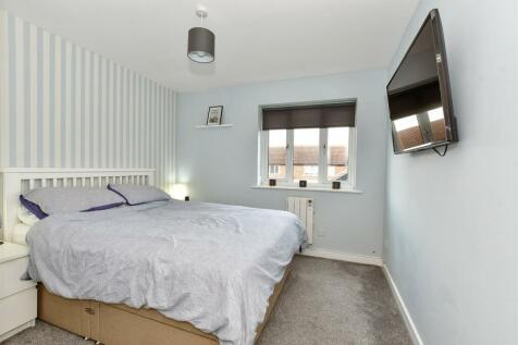 Copperfields, Laindon, Basildon, Essex 2 bed flat for sale