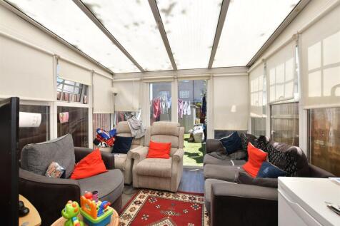 3 bedroom town house for sale