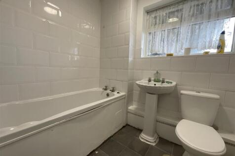 2 bedroom ground floor flat for sale