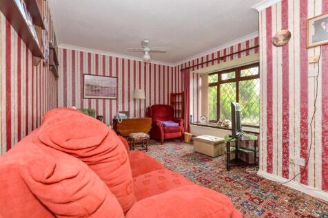 2 bedroom semi-detached bungalow for sale