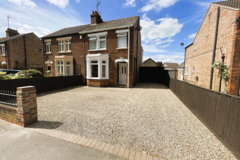 3 bedroom semi-detached house for sale