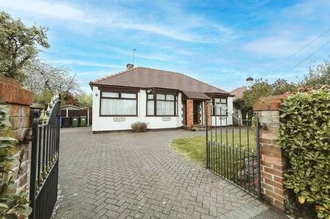 Baileys Lane, Hale Village... 3 bed bungalow for sale