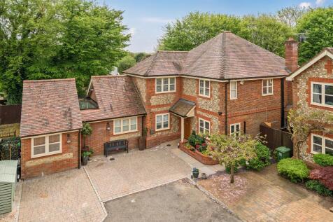 5 bedroom detached house for sale