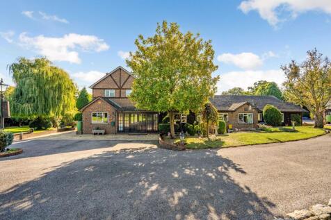 6 bedroom detached house for sale